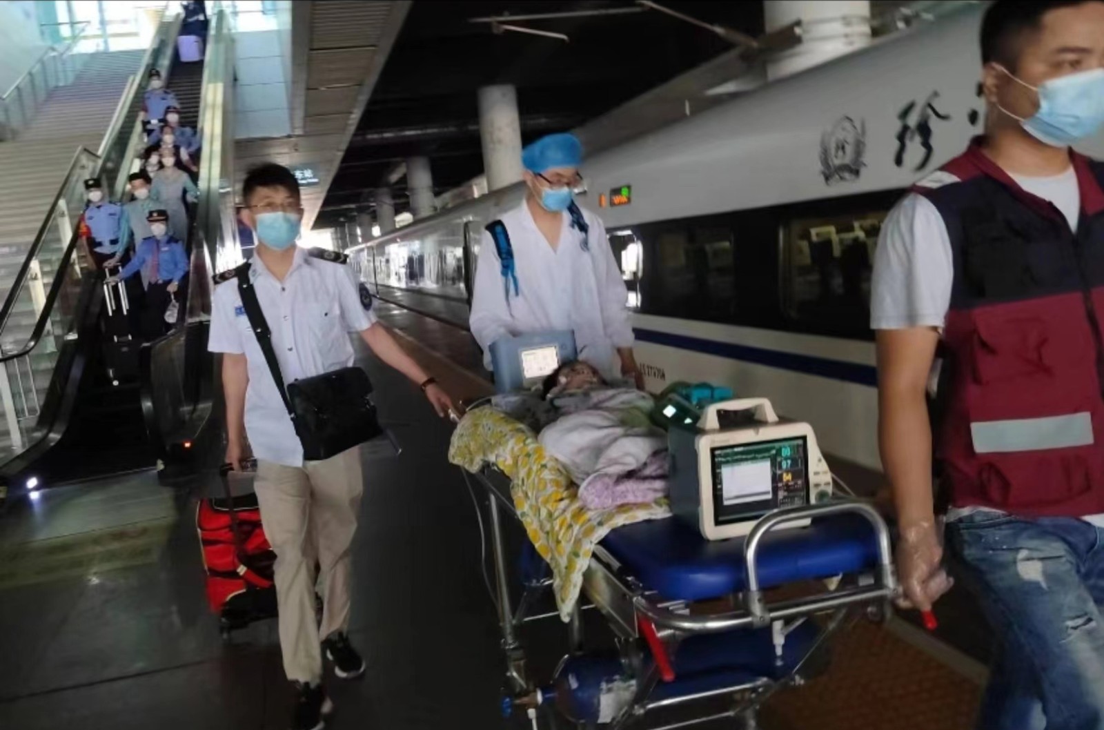 金塔县高铁转运公司